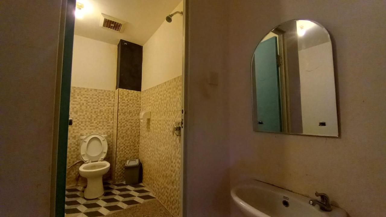 Dc Hotel & Hostel ラブハン・バジョ エクステリア 写真