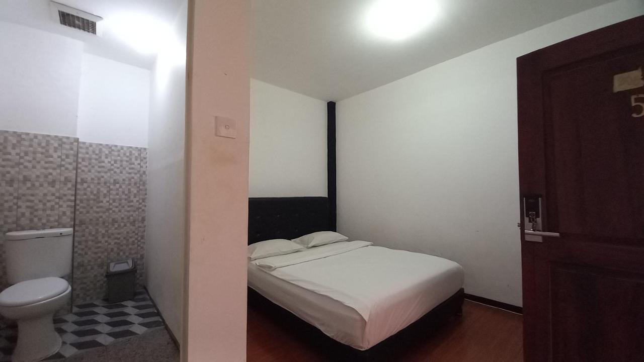 Dc Hotel & Hostel ラブハン・バジョ エクステリア 写真